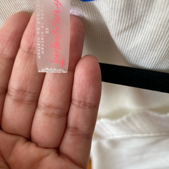 Free People Movement oversized white top with a V-neck Size XS - Picture 7 of 9